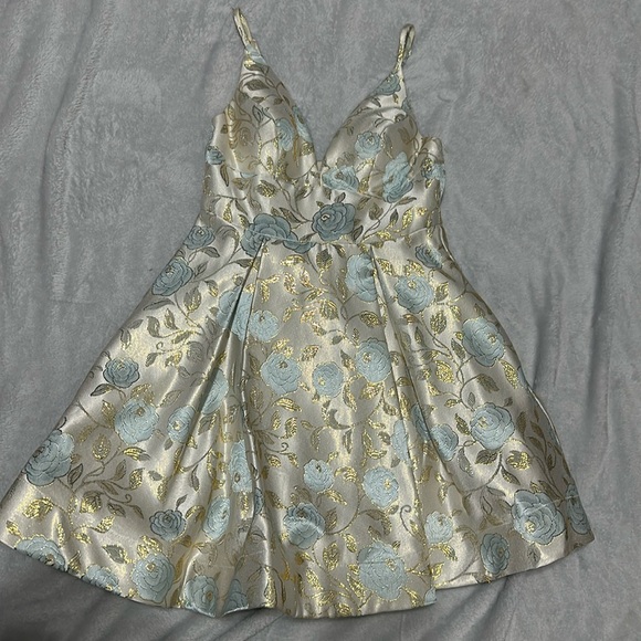Beautiful B.Darlin dress with gold embroidery - Picture 2 of 2